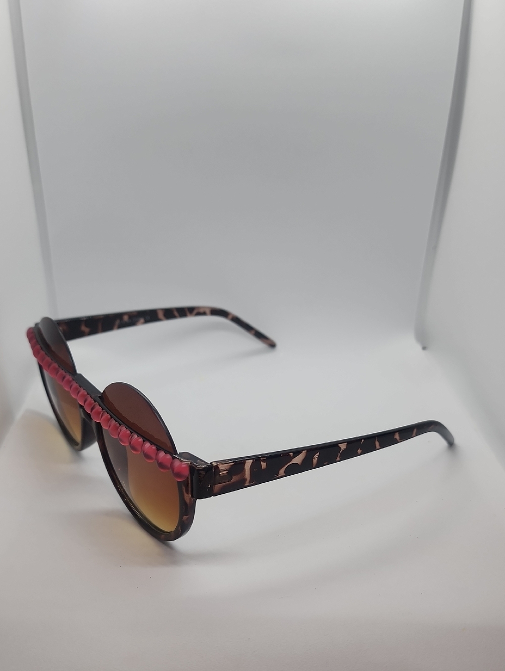 GASOLINE GLAMOUR PINK HEART OF GLASS PEEKABOO ROUND SUNGLASSES - Picture 3 of 5